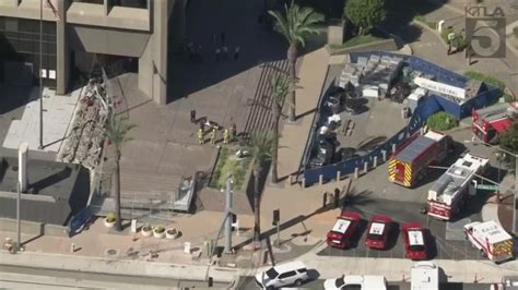 Officials investigate suspicious package at Santa Ana federal building